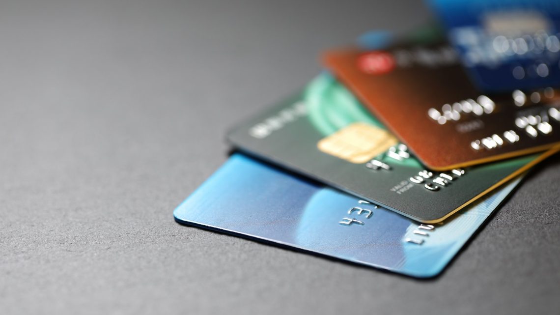 ¿Se puede comprar un coche con tarjetas de crédito?