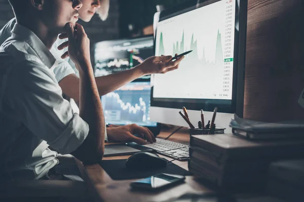 Guía práctica: ¿cómo analizar acciones para inversión institucional?